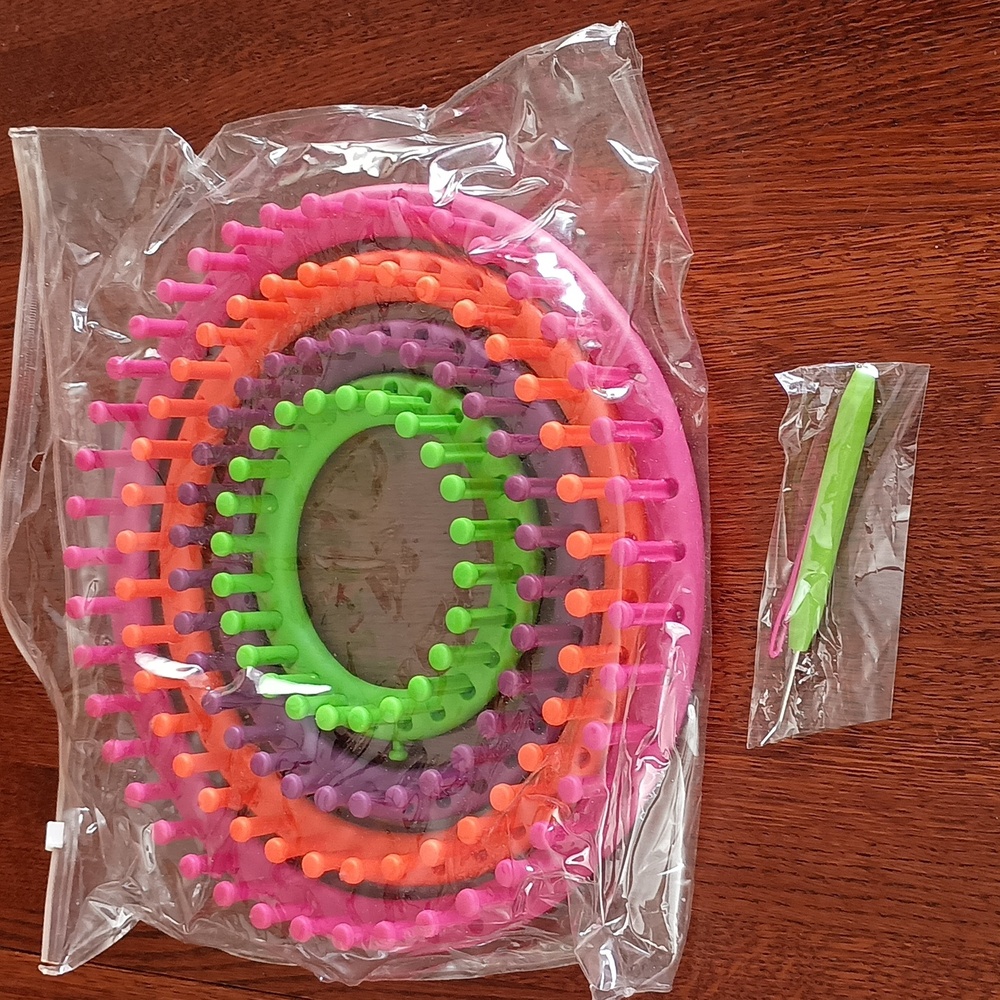 Knitting Looms Round with Hook & Needle (b260)